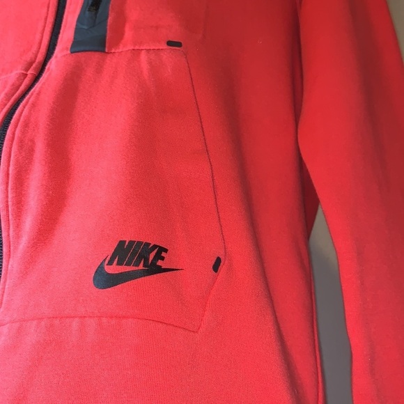 Nike - Picture 5 of 9